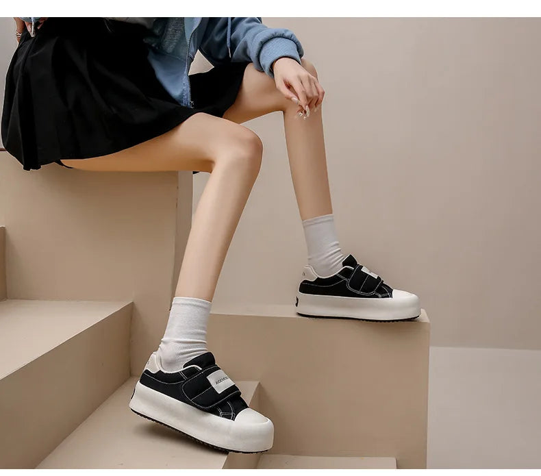 New Women Sneakers Fashion Comfortable Bread Shoes Trend Board Shoes Convenient Thick Sole Casual Sneakers